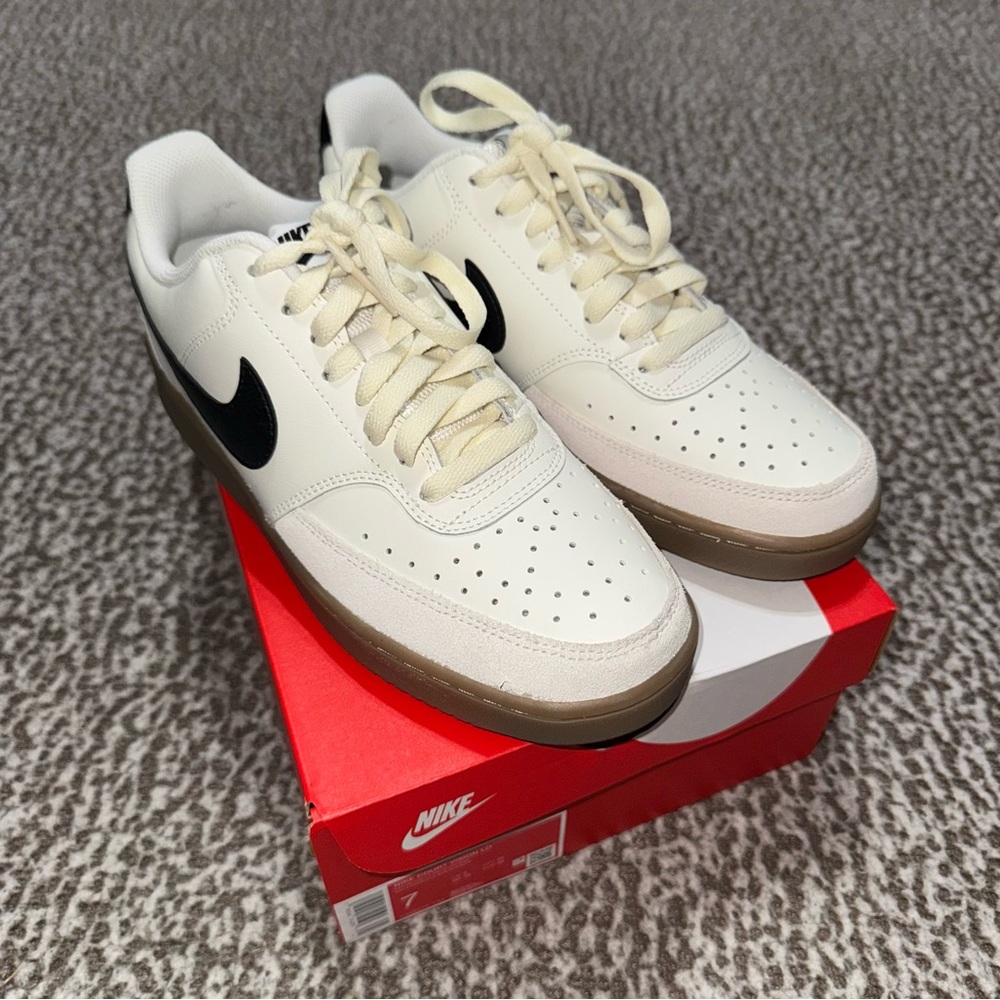 NEW Nike Sneakers